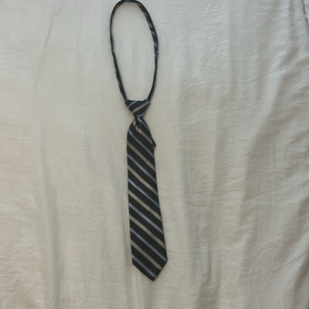 Perry Ellis easy adjustable tie for toddlers